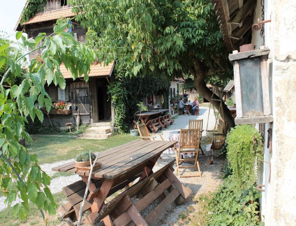 Rural Tourism Family Ravlic Guest House Muzilovcica Exterior photo